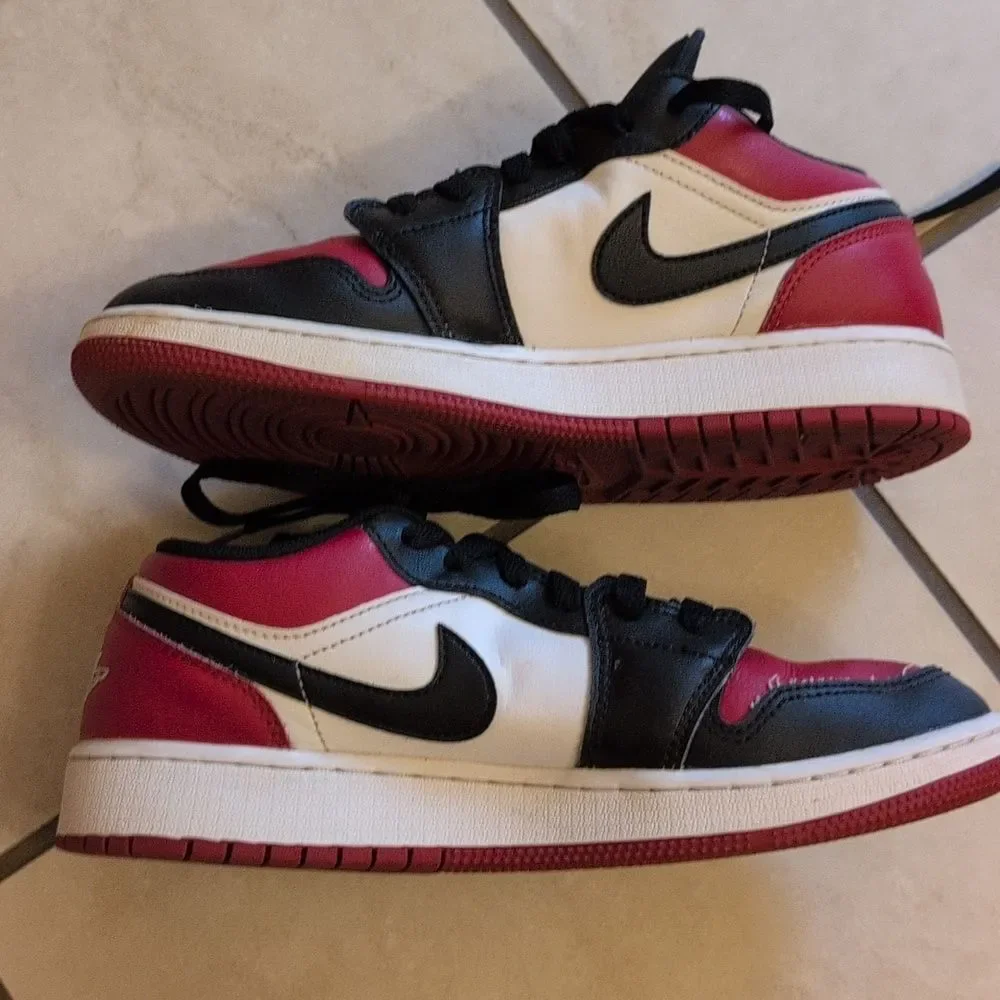Nike Air Jordan 1 Low Bred Toe 2.0 Youth Kids Sneakers Black Red White Size 5.5Y